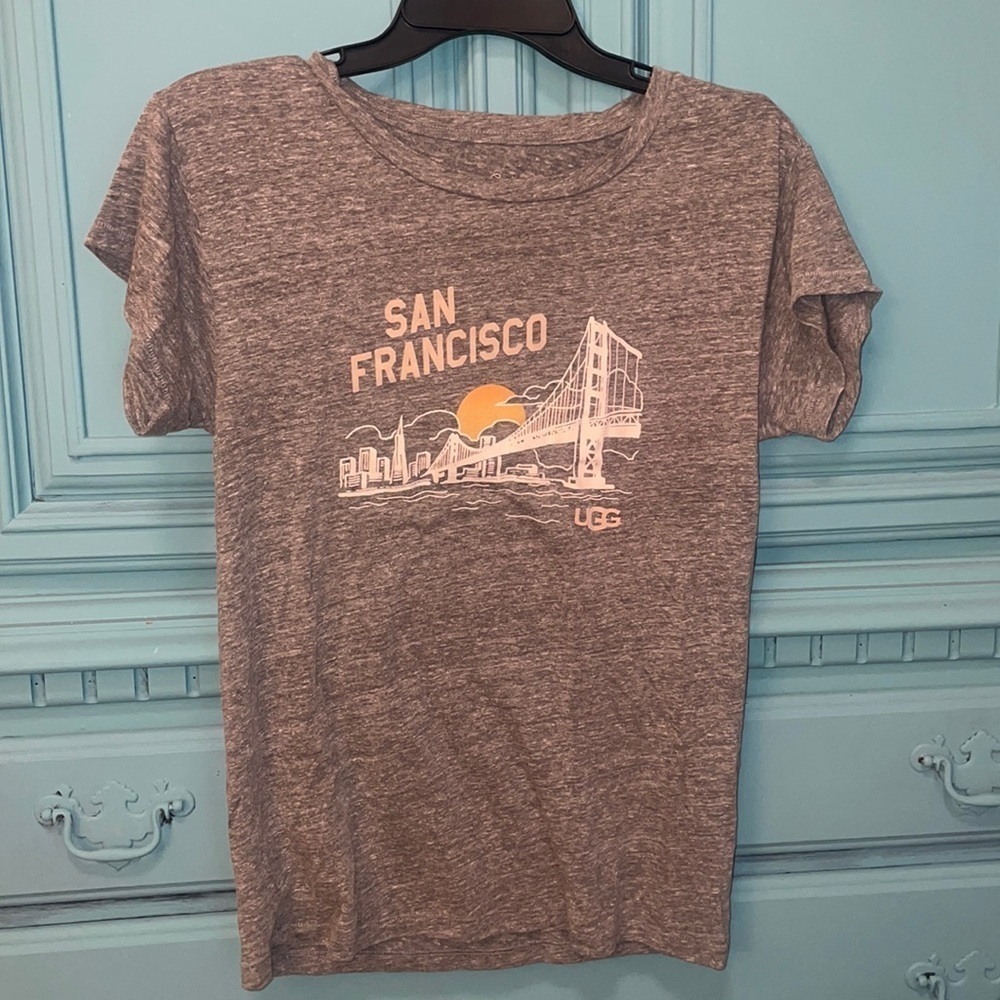 BOGO 🌸🌼 UGG San Francisco T-Shirt - Golden Gate Bridge - Heather Gray - Small